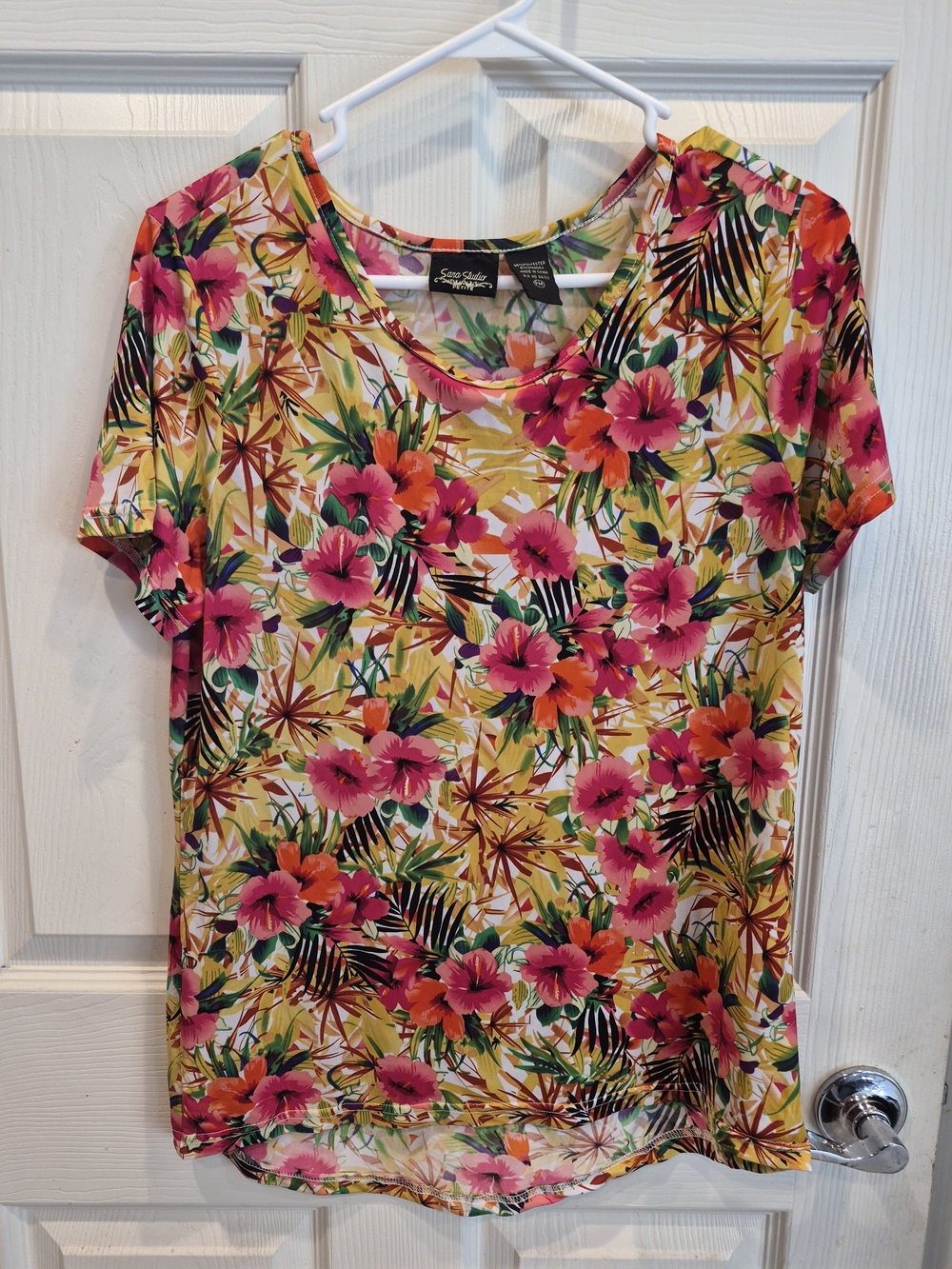 5/25 Sara Studio Pink Floral Tropical Short Sleeve Tee